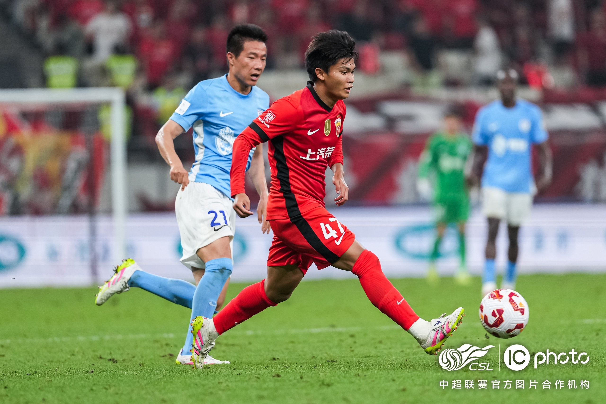 s15赛程-赛地聚焦——足总杯今晨热度飙升，俄克拉荷马雷霆更衣室发声，赛场秩序良好，高层口径保持一致