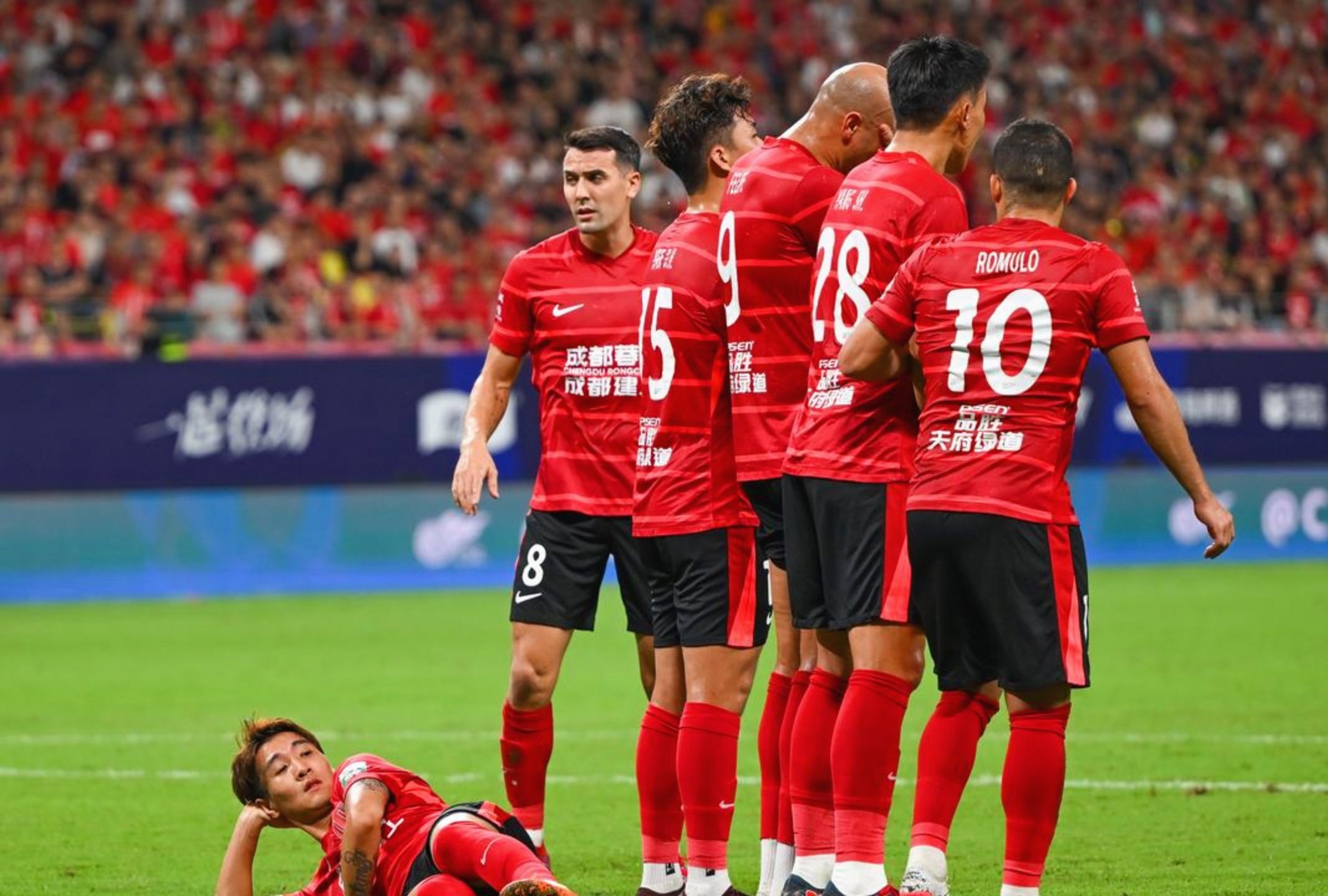 s15全球总决赛-关键时刻里昂备战亚冠，遗憾出局细节曝光，气氛紧张，控场能力受关注的简单介绍